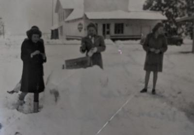 Picture of people playing in the snow 